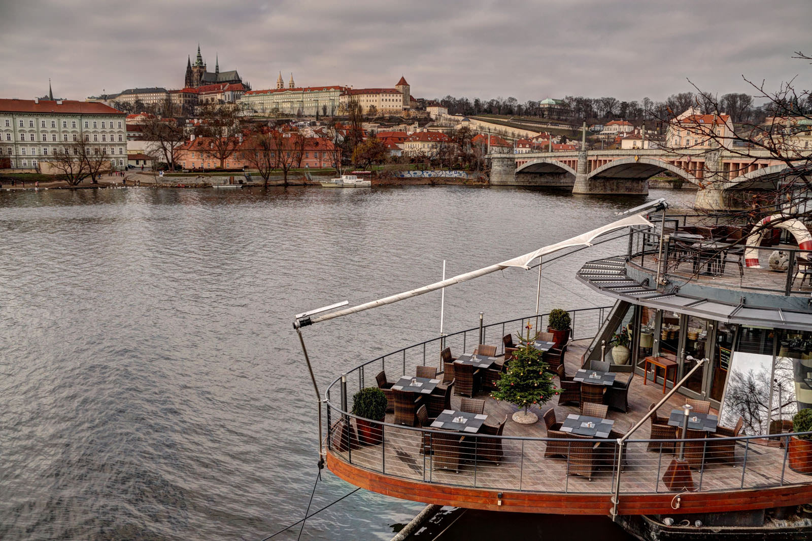 Front Deck Boat Restaurant